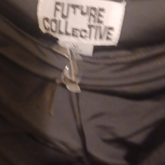 Black Ruched TOP - Picture 8 of 10